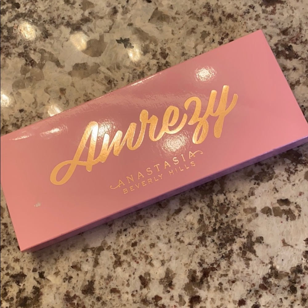 BNIB AMREZY PALETTE